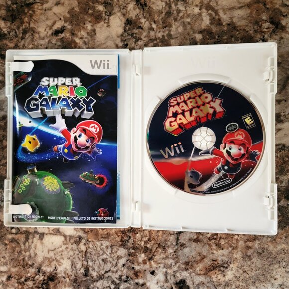 Wii super Mario Galaxy Video Game - Picture 3 of 3
